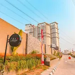 Super Oyo Collection O 16 Vittoria Residence